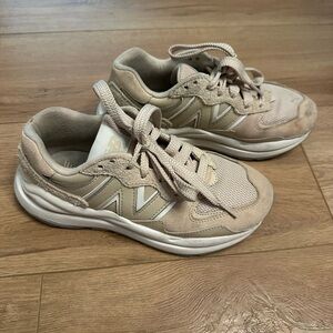 New Balance Women's Sneakers in Beige and White
